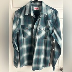 NWOT Men’s Wrangler Plaid Long Sleeve Woven Button Up Shirt